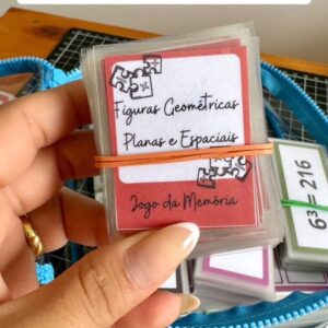 Jogo da memória figuras geométricas planas e espaciais - 52 peças e 52 capas